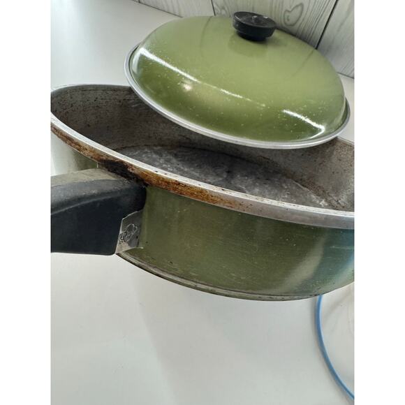 Club Aluminum Frying Pan with Lid 10 Inch Finish Avocado Green WORN - Picture 9 of 11